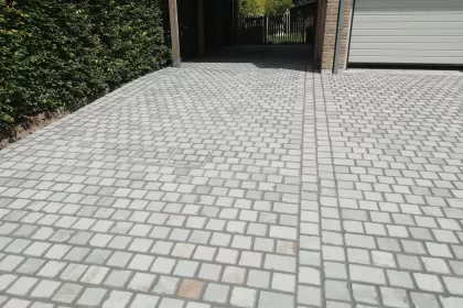 Bigger view of Aanleg van opritten, terrassen en wandelpaden regio Moorsele, Wevelgem, Menen, Kortrijk, Ledegem, Roeselare en Izegem.